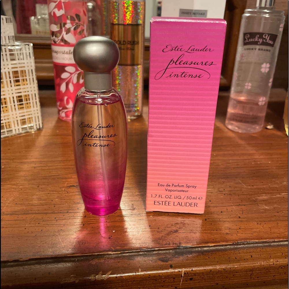 Este’e Lauder pleasures Intense🤗🤗❤️‍🩹